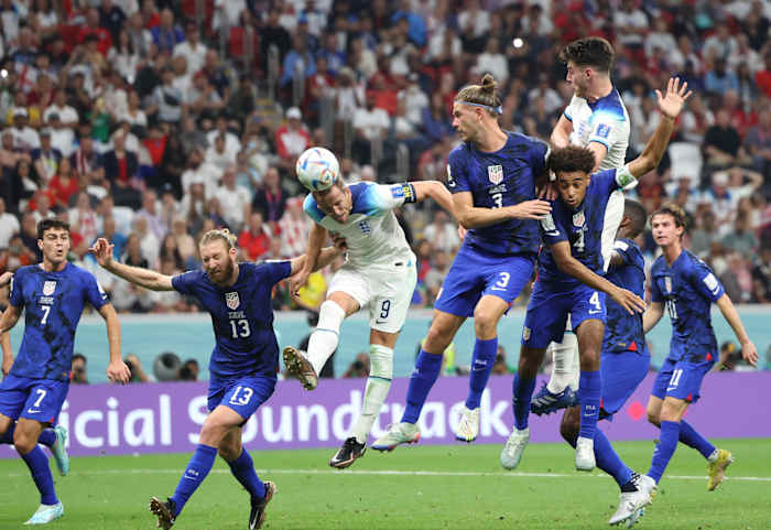 Estados Unidos saca empate con garra ante Inglaterra